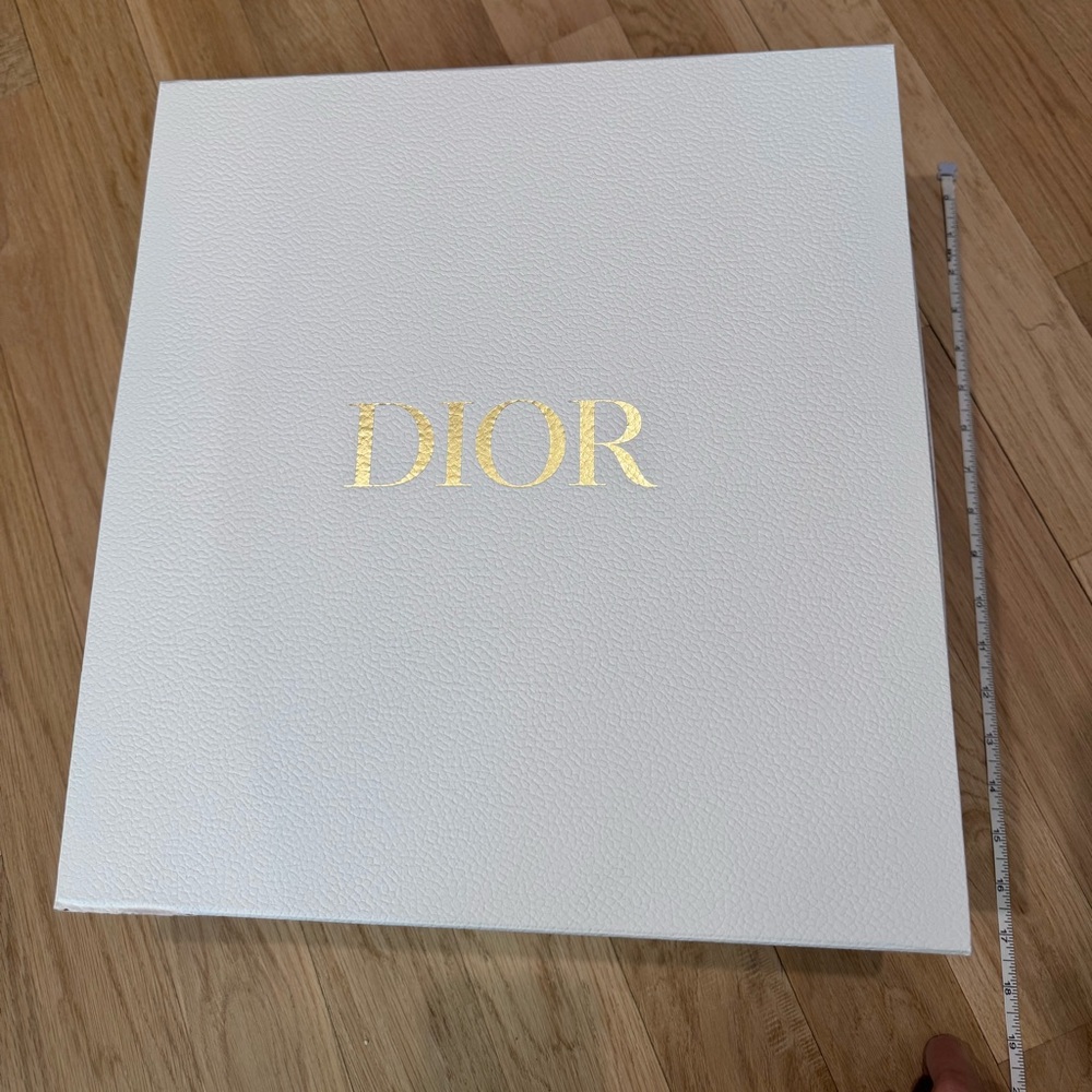 Large Dior Box - Picture 2 of 5